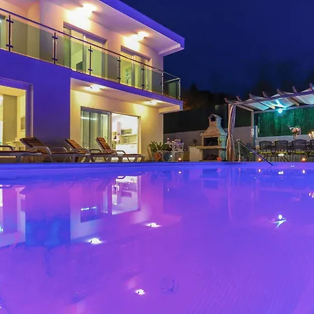 Luxurious In Hébergement de vacances Kučine