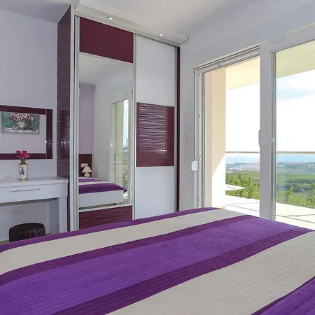 Luxurious In Hébergement de vacances Kučine